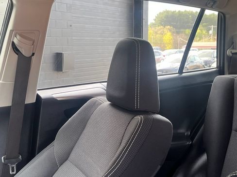Used 2018 Toyota RAV4 XLE AWD/4WD image 25