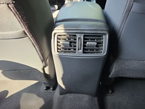 Used 2017 Nissan Rogue SV FWD image 10