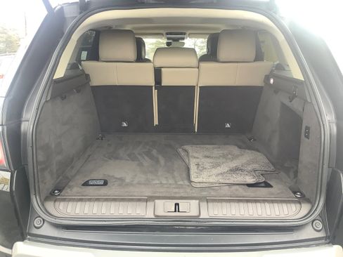 Used 2019 Land Rover Range Rover Sport SE image 14