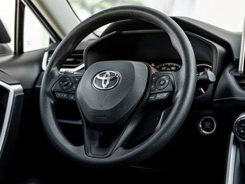 Used 2025 Toyota RAV4 XLE FWD image 21