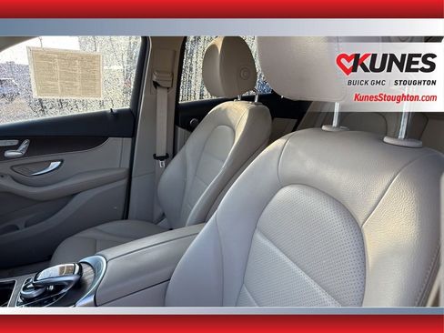 Used 2019 Mercedes-Benz GLC 300 4MATIC image 21