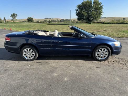 Used 2005 Chrysler Sebring Limited image 6