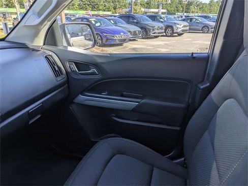 Used 2022 Chevrolet Colorado LT w/ Safety Package image 16