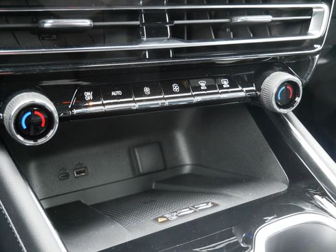 New 2026 Chevrolet Traverse LT w/ Midnight/Sport Edition image 19