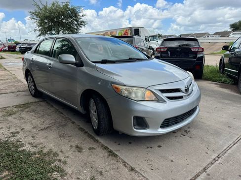 Used 2012 Toyota Corolla LE FWD image 3