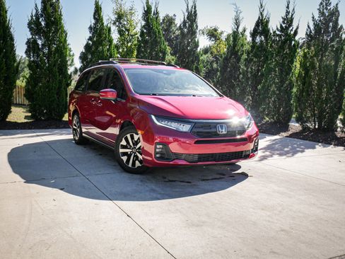 Used 2025 Honda Odyssey EX-L image 2