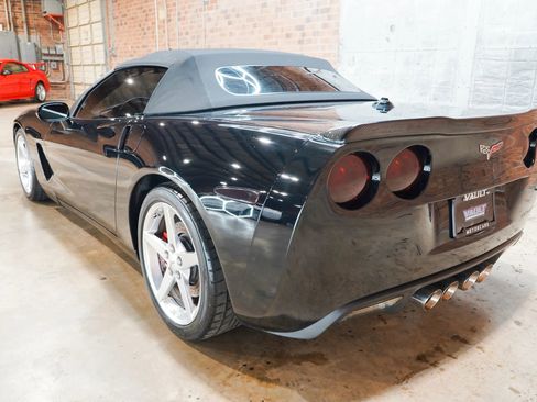 Used 2005 Chevrolet Corvette Convertible w/ Preferred Equipment Group RWD image 19