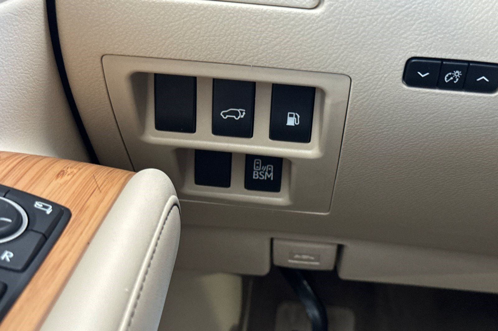 Used 2015 Lexus RX 450h AWD image 36