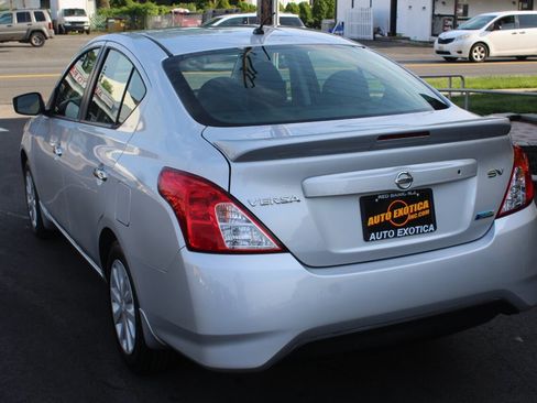 Used 2016 Nissan Versa SV image 2