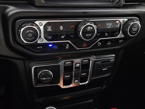Used 2021 Jeep Wrangler Unlimited Sahara AWD/4WD image 16