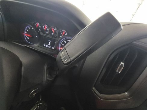 Used 2019 Chevrolet Silverado 1500 Custom Trail Boss w/ Custom Convenience Package AWD/4WD image 19