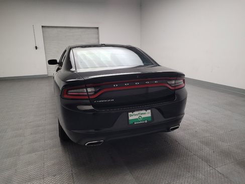Used 2019 Dodge Charger SXT RWD image 6