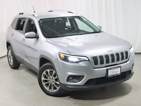 Used 2019 Jeep Cherokee Latitude Plus w/ Cold Weather Group AWD/4WD image 6