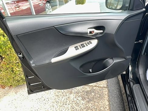 Used 2012 Toyota Corolla S image 13