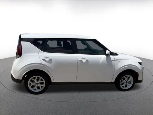Used 2025 Kia Soul LX w/ LX Technology Package FWD image 12