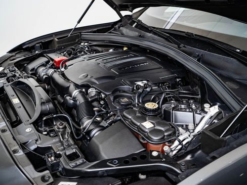 Used 2020 Jaguar F-PACE S image 45