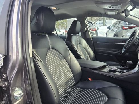 Used 2024 Toyota Camry SE image 12
