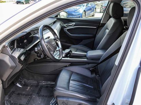 Used 2022 Audi e-tron Premium w/ Convenience Plus Package image 19