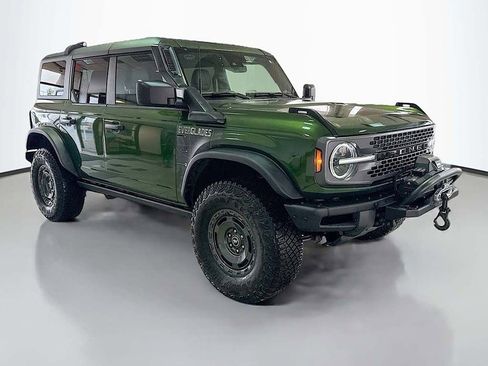 Used 2024 Ford Bronco Everglades image 2