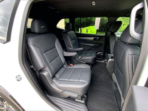 Used 2025 Buick Enclave Sport Touring FWD image 24