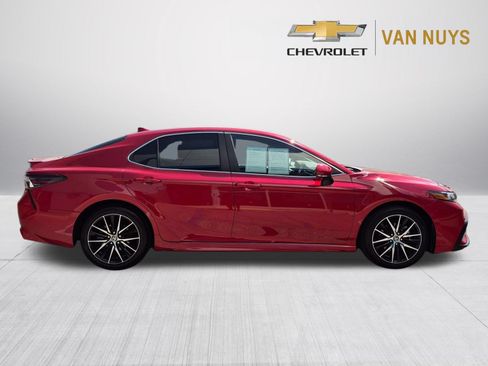 Used 2024 Toyota Camry SE FWD image 4