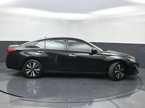 Used 2021 Nissan Altima 2.5 SV FWD image 2