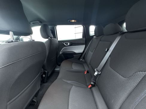 Used 2024 Jeep Compass Sport image 29