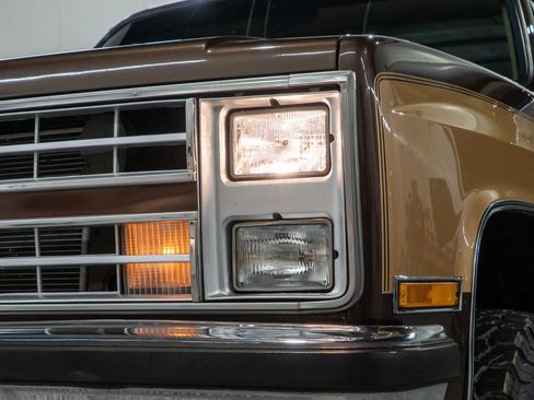 Used 1988 Chevrolet Blazer 4WD image 4