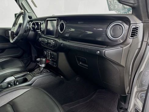 Used 2022 Jeep Wrangler Unlimited Rubicon w/ Dual Top Group AWD/4WD image 33