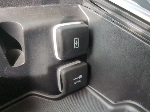 Used 2023 Chrysler Pacifica Limited FWD image 41