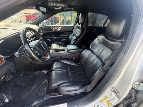 Used 2019 Lincoln Continental Reserve AWD/4WD image 9
