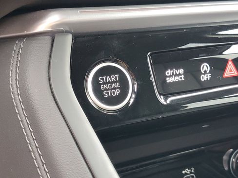 Used 2025 Audi Q5 Premium w/ Convenience Package image 32