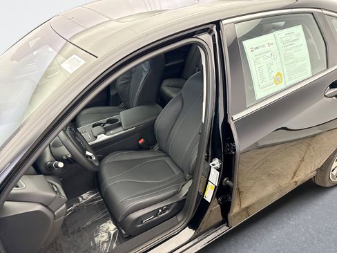 Used 2025 Acura TLX w/ Technology Package image 11
