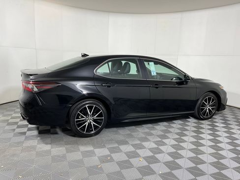 Used 2024 Toyota Camry SE image 20