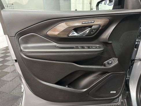 Used 2024 GMC Terrain Denali w/ Denali Premium Package image 18