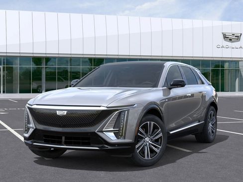 New 2025 Cadillac Lyriq Luxury w/ LPO, Floor Liner Package RWD image 30