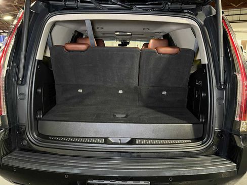 Used 2019 Cadillac Escalade Premium Luxury image 15