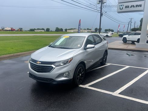 Used 2019 Chevrolet Equinox LT w/ LPO, Cargo Package FWD image 3