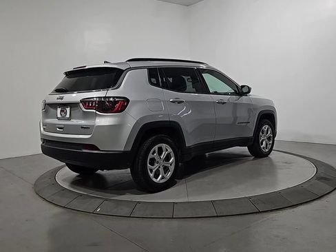 Used 2024 Jeep Compass Latitude AWD/4WD image 4