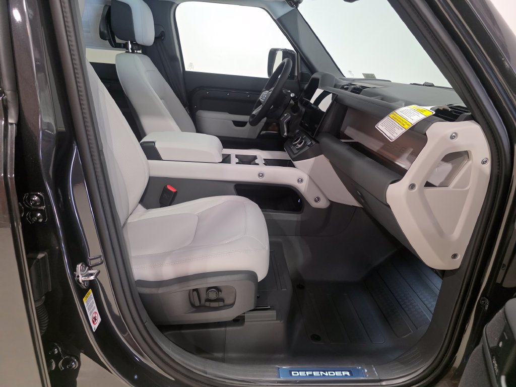 New 2026 Land Rover Defender 110 X-Dynamic SE AWD/4WD image 16
