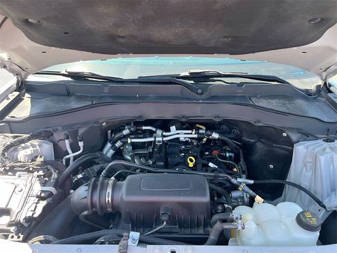 Used 2022 Ford Explorer XLT image 31