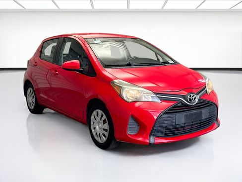 Used 2015 Toyota Yaris L image 3