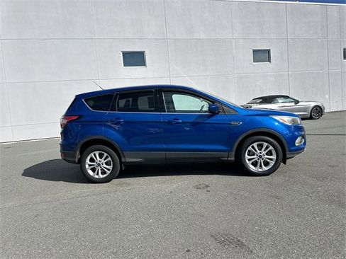 Used 2017 Ford Escape SE image 6