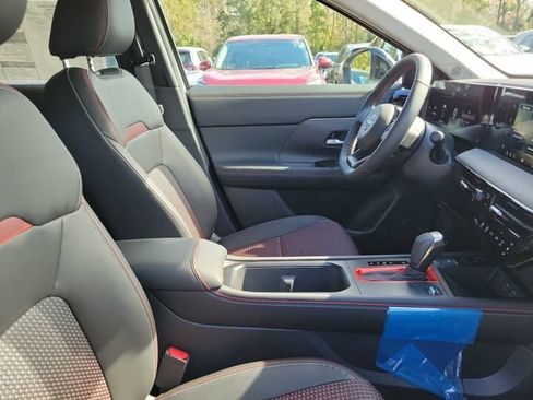 New 2026 Nissan Kicks SR FWD image 30
