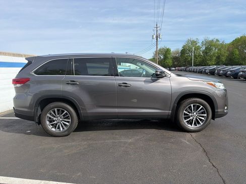 Used 2019 Toyota Highlander XLE image 6