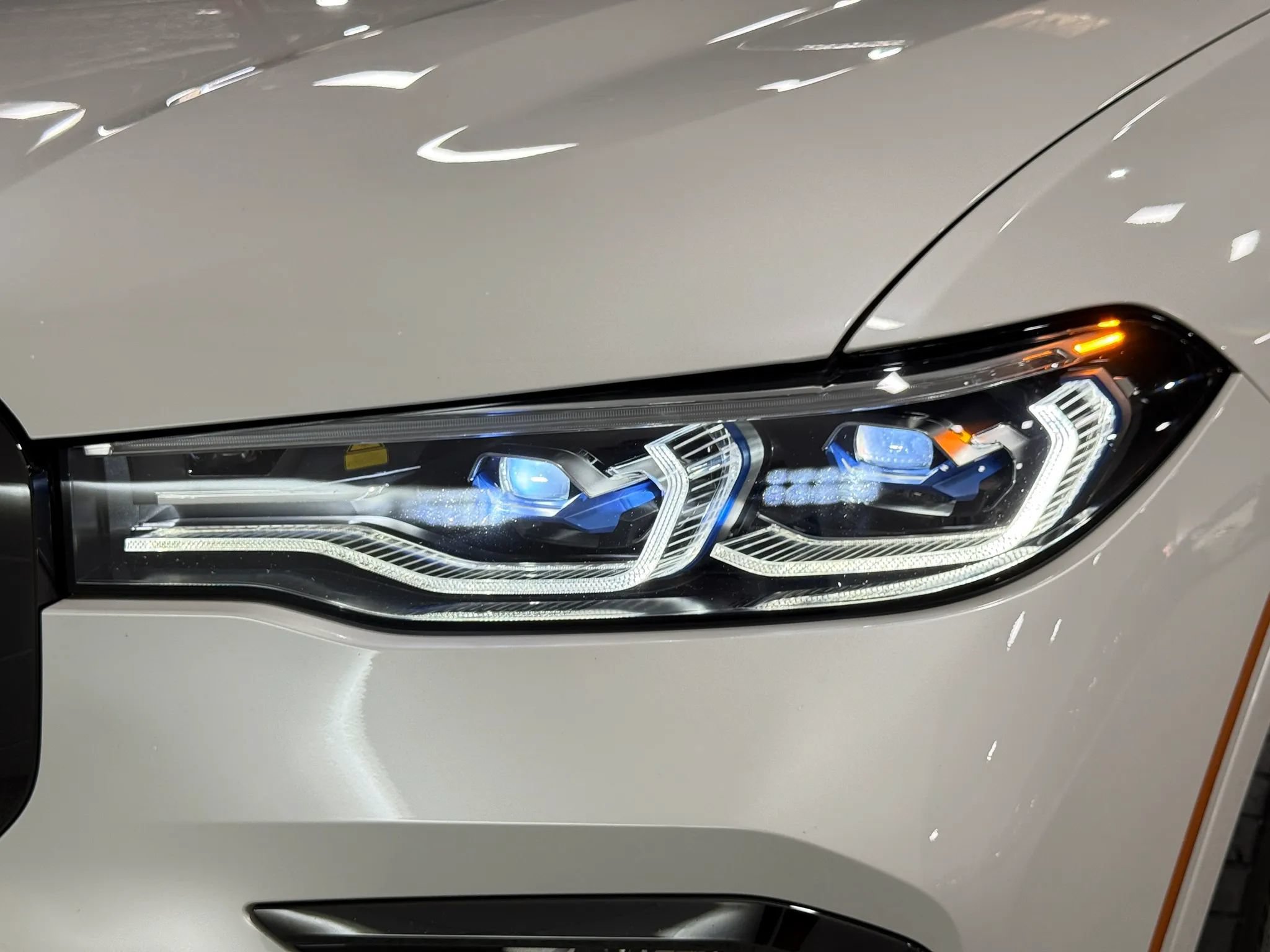 Used 2020 BMW X7 M50i w/ Executive Package AWD/4WD image 91