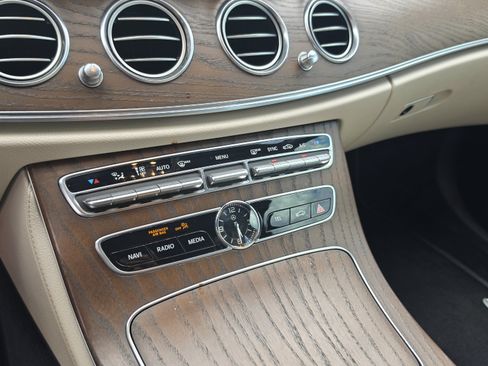 Used 2019 Mercedes-Benz E 300 w/ Premium 1 Package image 39