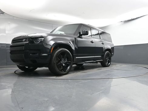 Used 2025 Land Rover Defender 130 X-Dynamic SE AWD/4WD image 27