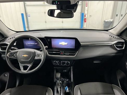Used 2025 Chevrolet TrailBlazer LT w/ Convenience Package FWD image 10