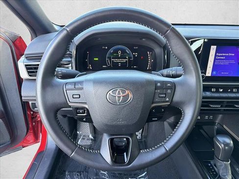 Used 2025 Toyota Camry SE image 14